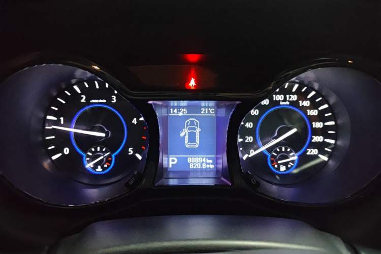 Used JMC Yusheng S350 2017 2.0T Automatic 2WD Diesel Luxury Version with Sunroof 5 Seats Instrument Cluster