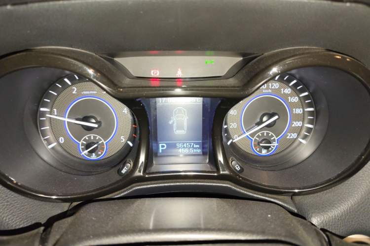 Used JMC Yusheng S350 2017 2.0T Automatic Two-Wheel Drive Diesel Ultra-Luxury 5-Seater Instrument Cluster