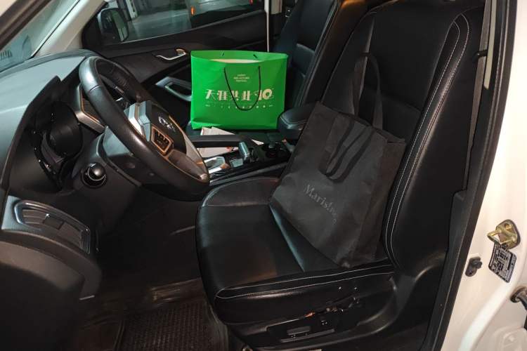 Used JMC Yusheng S350 2017 2.0T Automatic 2WD Diesel Luxury Version with Sunroof 5 Seats Left Front Seat