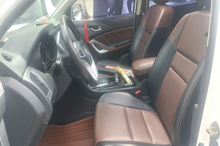 Used JMC Yusheng S350 2017 2.0T Automatic 2WD Diesel Luxury Version with Sunroof 5 Seats Left Front Seat