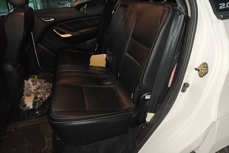 Used JMC Yusheng S350 2017 2.0T Automatic 2WD Diesel Luxury Version with Sunroof 5 Seats Left Rear Seat