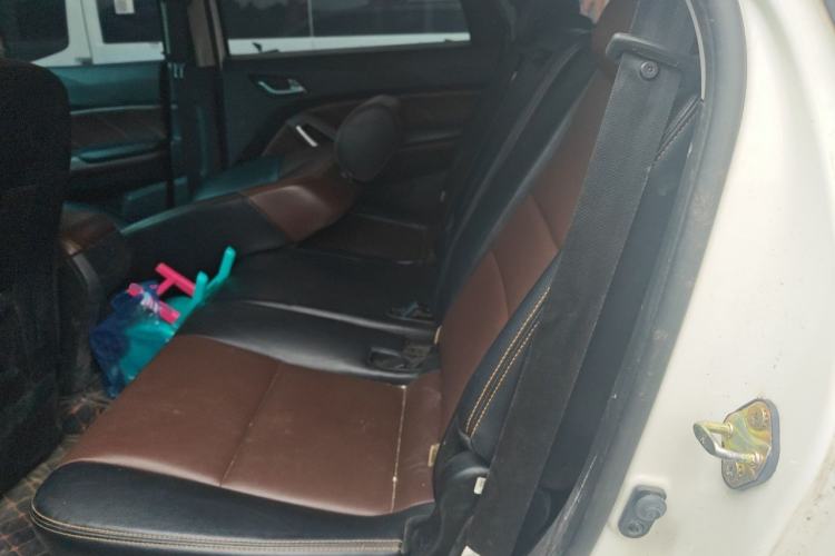 Used JMC Yusheng S350 2017 2.0T Automatic 2WD Diesel Luxury Edition 5 Seats Left Rear Seat