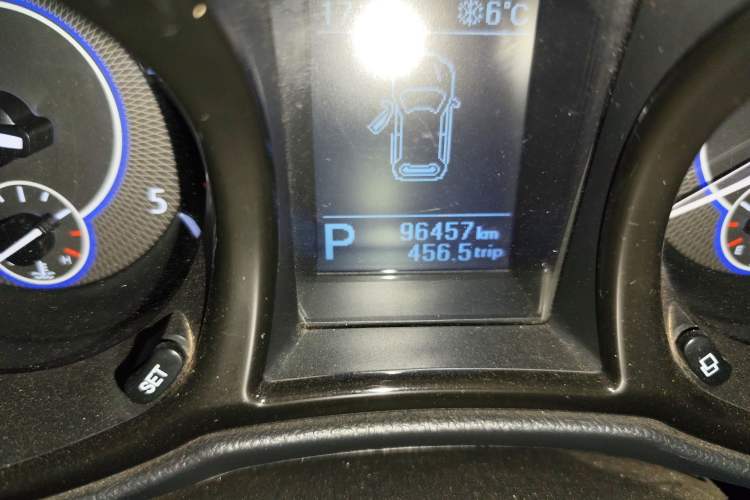 Used JMC Yusheng S350 2017 2.0T Automatic Two-Wheel Drive Diesel Ultra-Luxury 5-Seater Odometer Close Up