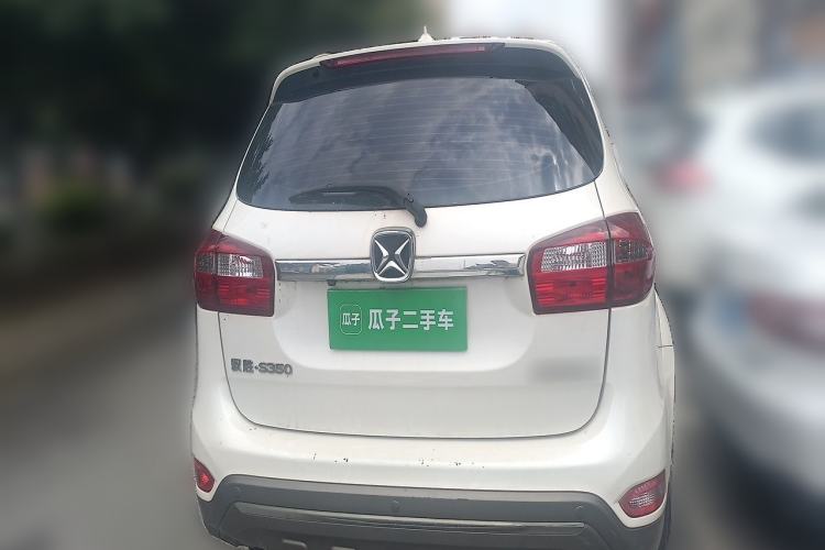 Used JMC Yusheng S350 2017 2.0T Automatic 2WD Diesel Luxury Version with Sunroof 5 Seats Rear
