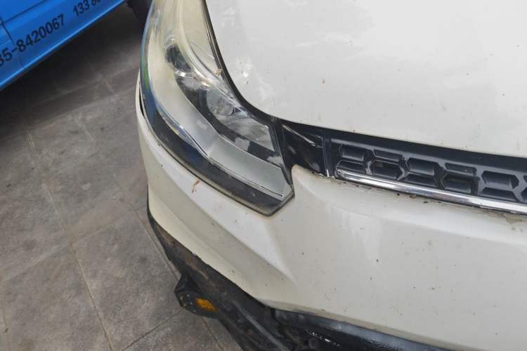 Used JMC Yusheng S350 2017 2.0T Automatic 2WD Diesel Luxury Edition 5 Seats Right Front Headlight