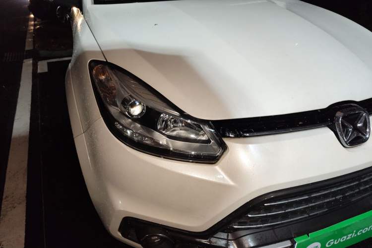 Used JMC Yusheng S350 2017 2.0T Automatic Two-Wheel Drive Diesel Ultra-Luxury 5-Seater Right Front Headlight