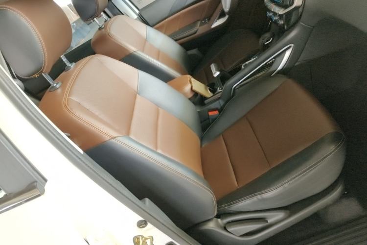 Used JMC Yusheng S350 2017 2.0T Automatic 2WD Diesel Luxury Edition 5 Seats Right Front Seat