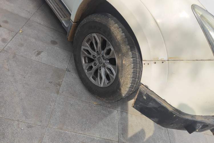 Used JMC Yusheng S350 2017 2.0T Automatic 2WD Diesel Luxury Edition 5 Seats Right Front Wheel Hub