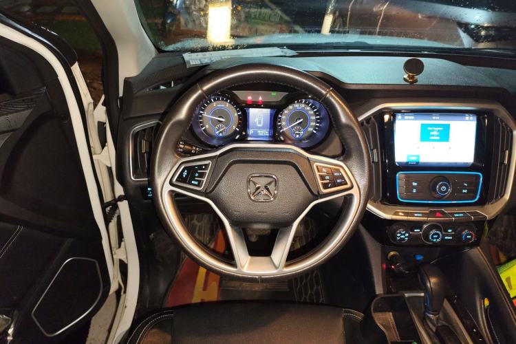 Used JMC Yusheng S350 2017 2.0T Automatic Two-Wheel Drive Diesel Ultra-Luxury 5-Seater Steering Wheel