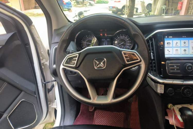 Used JMC Yusheng S350 2017 2.0T Automatic 2WD Diesel Luxury Edition 5 Seats Steering Wheel