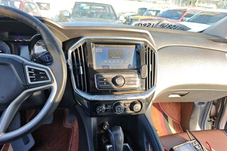 Used JMC Yusheng S350 2018 2.0T Automatic All-Wheel Drive Diesel Ultra-Luxury 5-Seater Audio And AC Panel