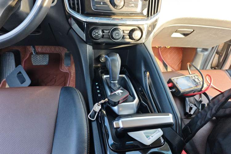 Used JMC Yusheng S350 2018 2.0T Automatic All-Wheel Drive Diesel Ultra-Luxury 5-Seater Gear Lever