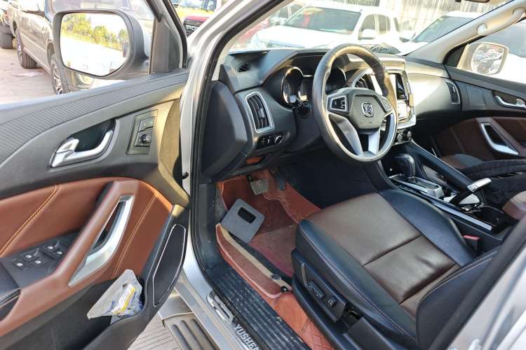 Used JMC Yusheng S350 2018 2.0T Automatic All-Wheel Drive Diesel Ultra-Luxury 5-Seater Interior 3
