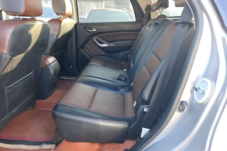 Used JMC Yusheng S350 2018 2.0T Automatic All-Wheel Drive Diesel Ultra-Luxury 5-Seater Interior 4