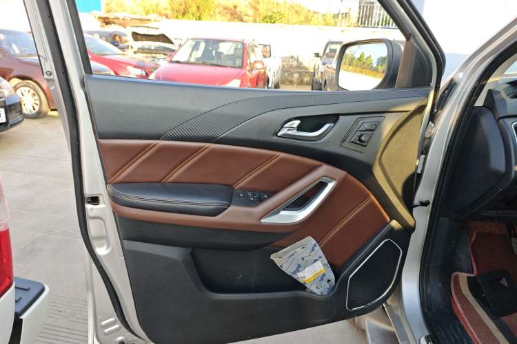 Used JMC Yusheng S350 2018 2.0T Automatic All-Wheel Drive Diesel Ultra-Luxury 5-Seater Interior 7