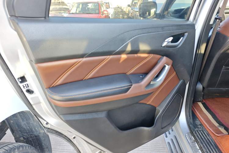 Used JMC Yusheng S350 2018 2.0T Automatic All-Wheel Drive Diesel Ultra-Luxury 5-Seater Interior 8