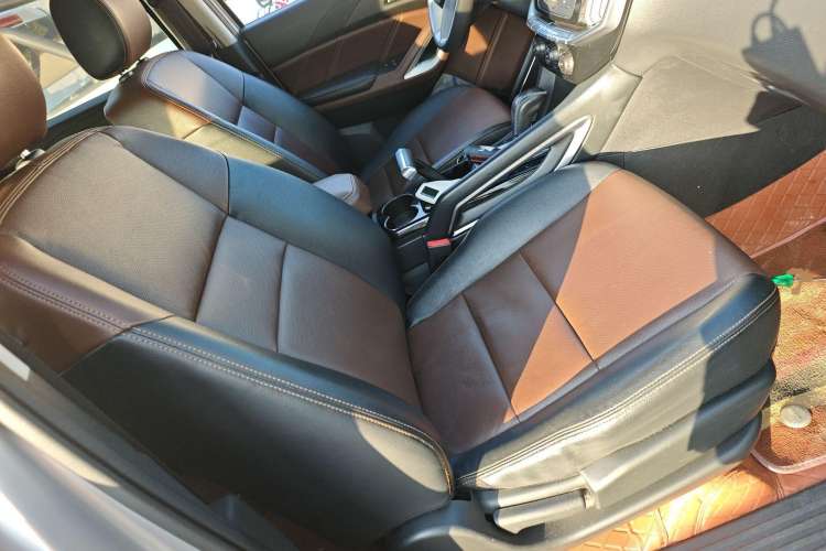 Used JMC Yusheng S350 2018 2.0T Automatic All-Wheel Drive Diesel Ultra-Luxury 5-Seater Right Front Seat