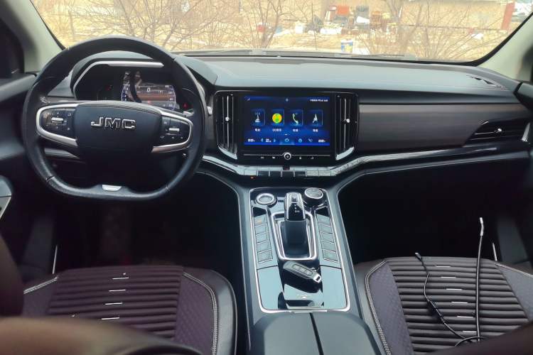 Used JMC Yusheng S350 2020 2.0T Automatic All-Wheel Drive Gasoline Comfort Edition Center Console