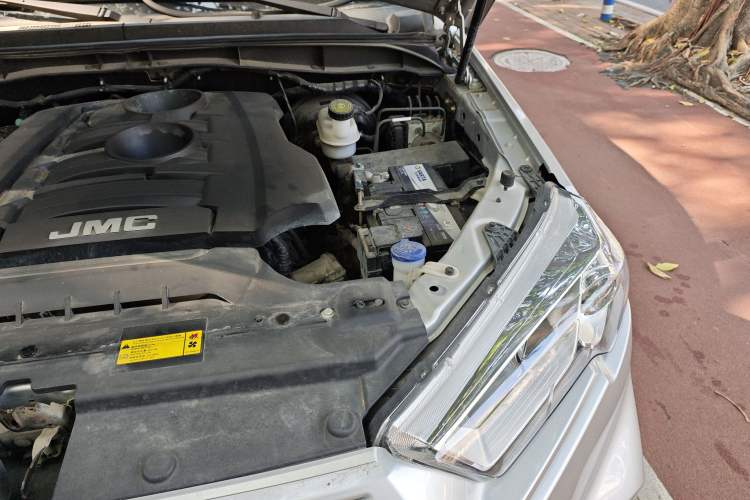 Used JMC Yusheng S350 2020 2.0T Manual 4x4 Gasoline Comfort Edition Engine Bay Left