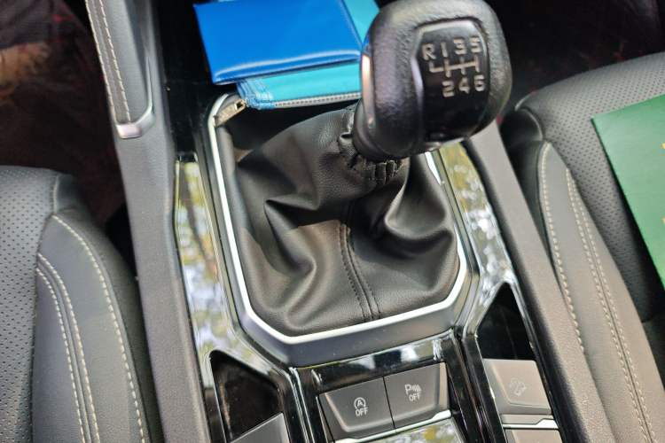 Used JMC Yusheng S350 2020 2.0T Manual 4x4 Gasoline Comfort Edition Gear Lever