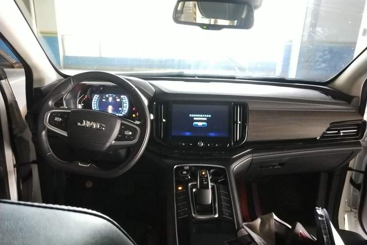 Used JMC Yusheng S350 2020 2.0T Automatic Two-Wheel Drive Gasoline Comfort Edition Center Console