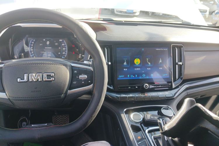 Used JMC Yusheng S350 2020 2.0T Automatic All-Wheel Drive Gasoline Comfort Edition Center Console