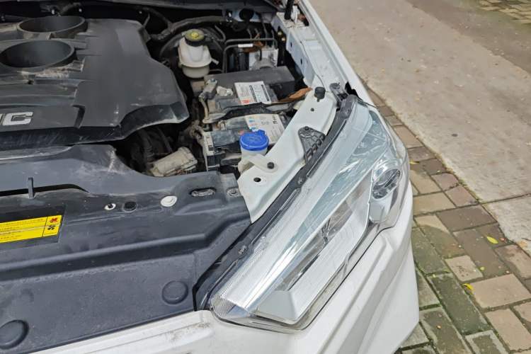 Used JMC Yusheng S350 2020 2.0T Automatic All-Wheel Drive Gasoline Comfort Edition Engine Bay Left