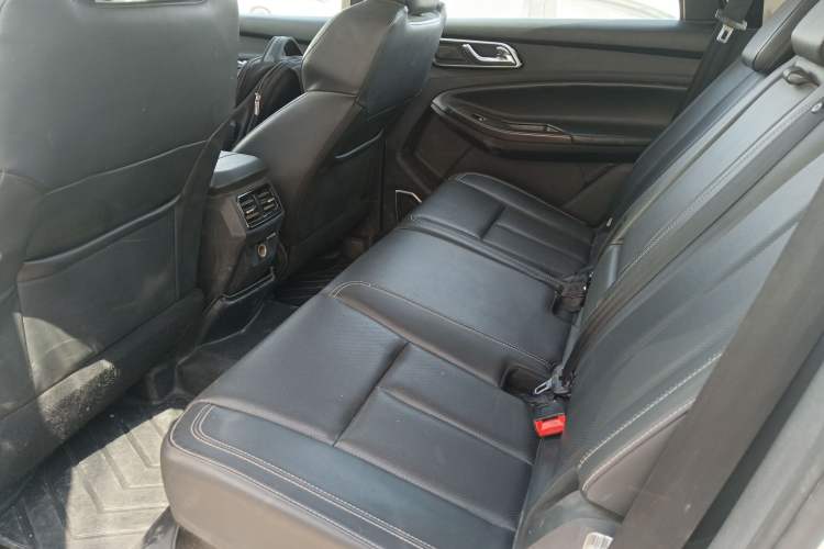 Used JMC Yusheng S350 2020 2.0T Automatic All-Wheel Drive Diesel Comfort Edition Interior 4