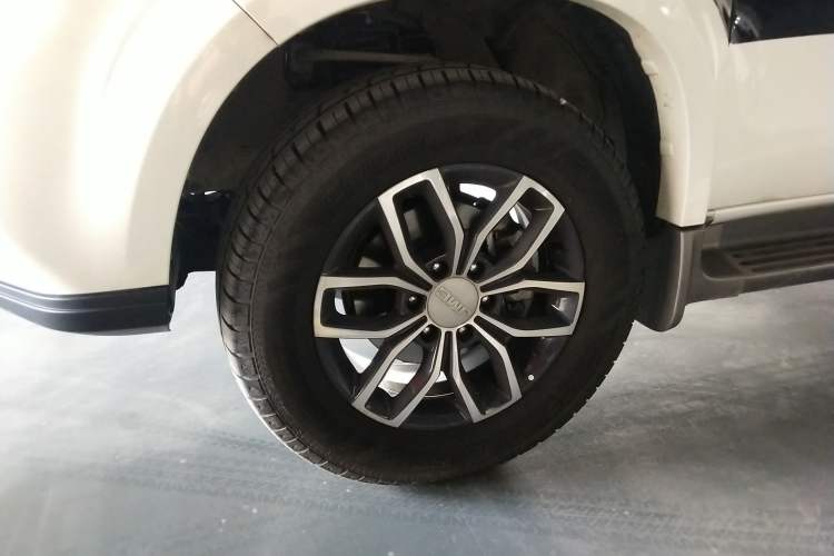 Used JMC Yusheng S350 2020 2.0T Automatic Two-Wheel Drive Gasoline Comfort Edition Left Front Wheel Hub