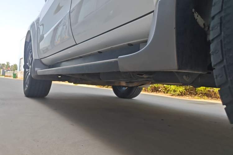 Used JMC Yusheng S350 2020 2.0T Automatic All-Wheel Drive Gasoline Comfort Edition Left Side Sill