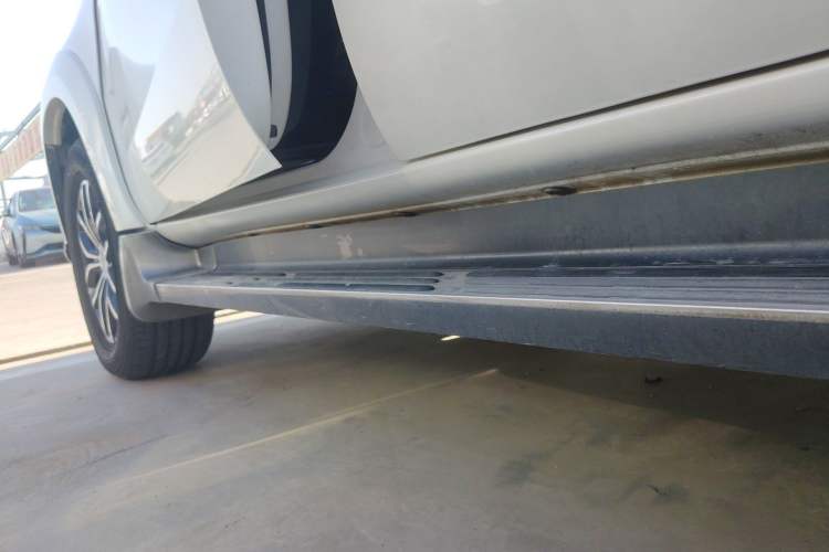 Used JMC Yusheng S350 2020 2.0T Automatic All-Wheel Drive Gasoline Comfort Edition Left Side Sill