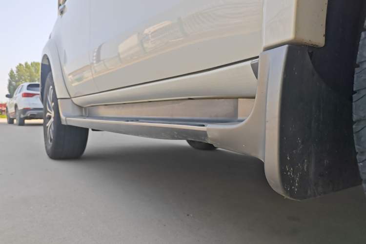Used JMC Yusheng S350 2020 2.0T Automatic All-Wheel Drive Gasoline Comfort Edition Right Side Sill