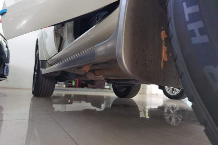 Used JMC Yusheng S350 2020 2.0T Automatic All-Wheel Drive Gasoline Comfort Edition Right Side Sill