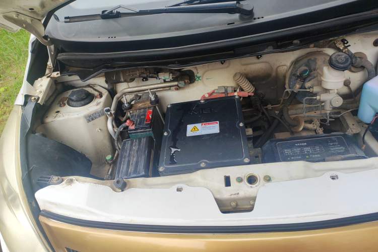 Used JMEV E100B 2016 E100 Standard Model Engine Bay Right