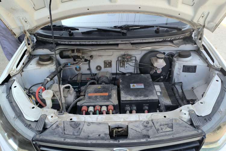Used JMEV E160 2017 E160 Standard Model Engine Bay