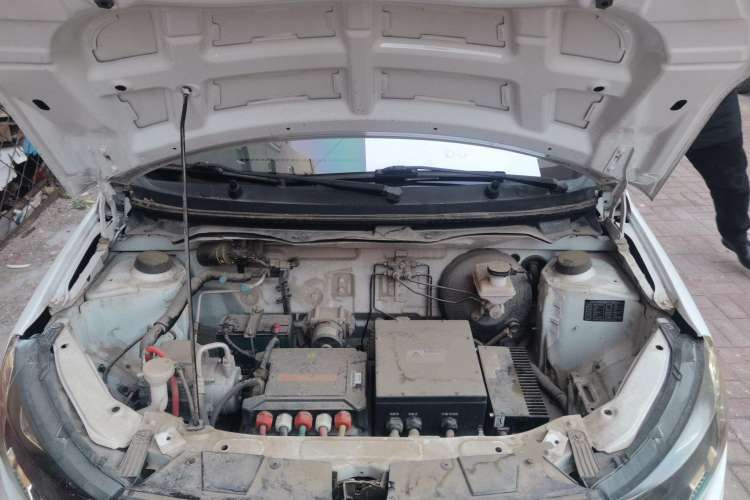 Used JMEV E160 2017 E160 Comfort Model Engine Bay