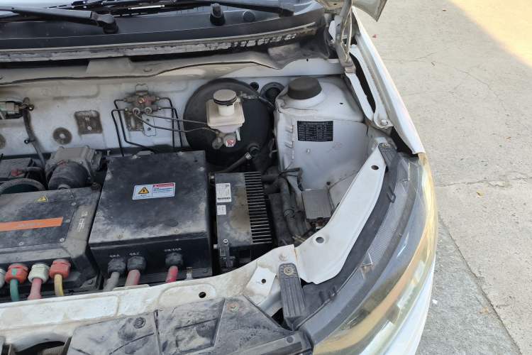 Used JMEV E160 2017 E160 Standard Model Engine Bay Left