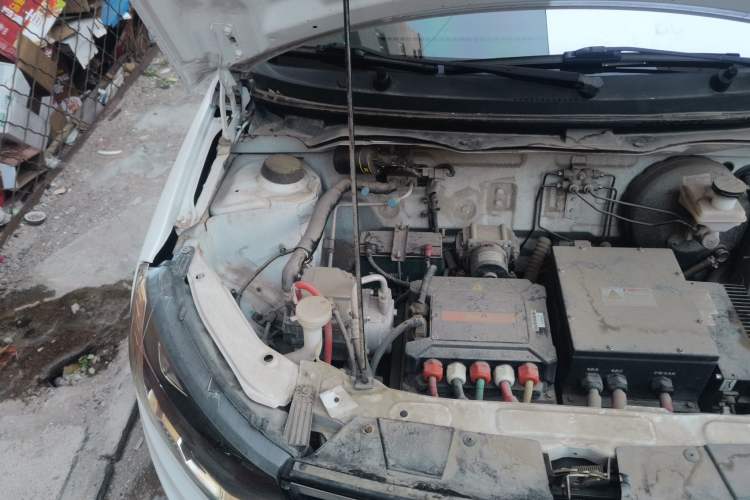 Used JMEV E160 2017 E160 Comfort Model Engine Bay Right