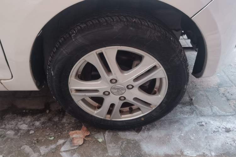 Used JMEV E160 2017 E160 Comfort Model Right Front Wheel Hub