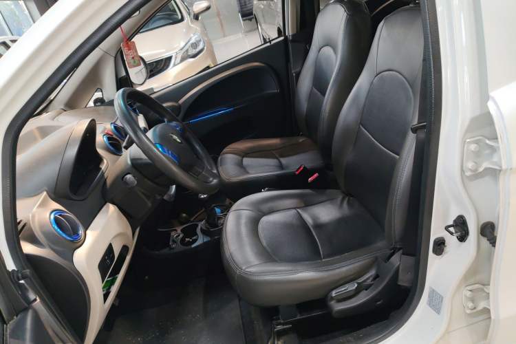 Used JMEV E200L 2018 E200L Standard Model (250 km) Left Front Seat