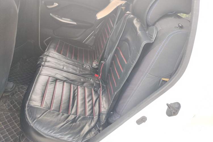 Used JMEV E200L 2018 E200L Standard Model (250 km) Left Rear Seat