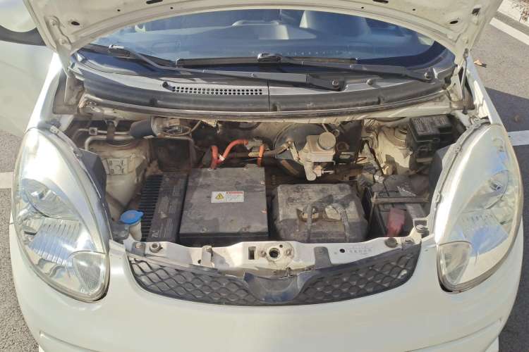 Used JMEV E200L 2016 E200 Comfort Model Engine Bay