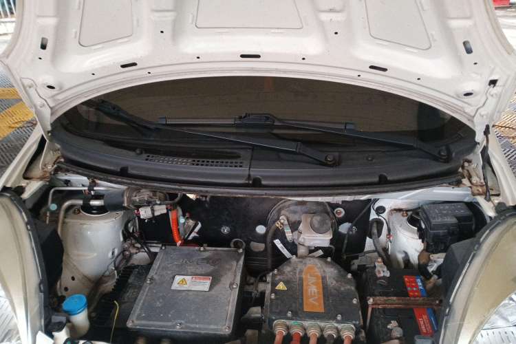 Used JMEV E200L 2016 E200 Standard Model Engine Bay