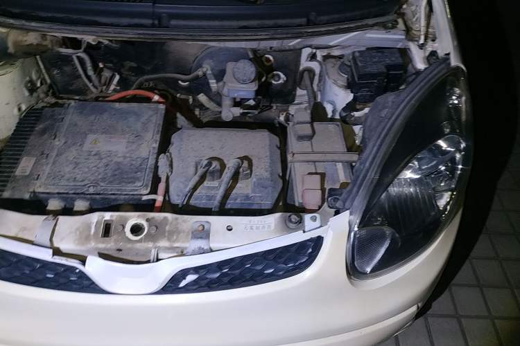 Used JMEV E200L 2016 E200 Standard Model Engine Bay Left