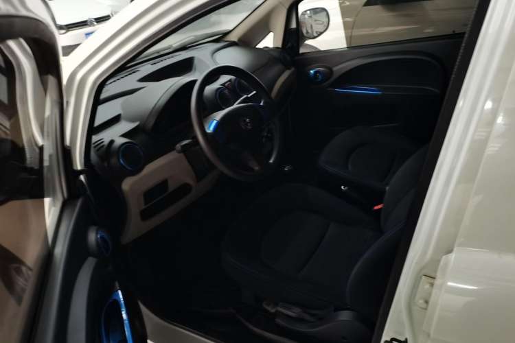 Used JMEV E200L 2016 E200 Standard Model Interior 2