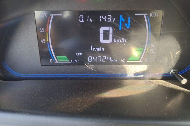 Used JMEV E200L 2016 E200 Comfort Model Odometer Close Up