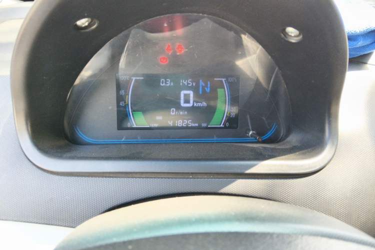 Used JMEV E200L 2016 E200 Comfort Model Odometer Close Up