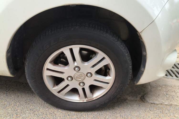 Used JMEV E200L 2016 E200 Standard Model Right Front Wheel Hub