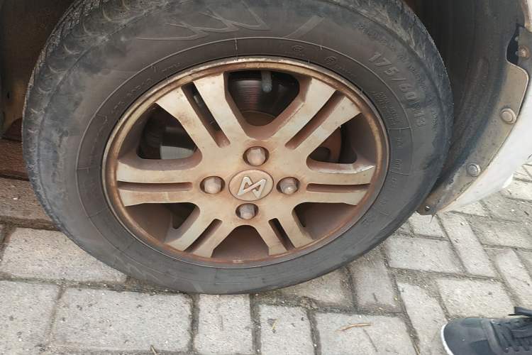 Used JMEV E200L 2016 E200 Standard Model Right Front Wheel Hub
