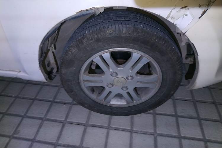 Used JMEV E200L 2016 E200 Standard Model Right Front Wheel Hub